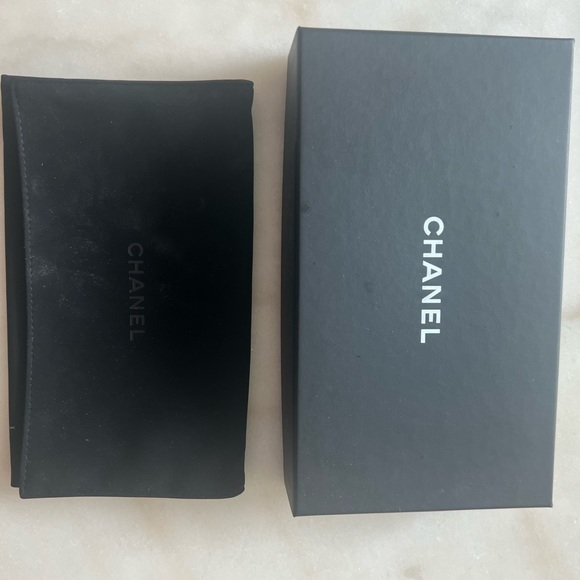 Authentic Chanel Wallet - Picture 5 of 8